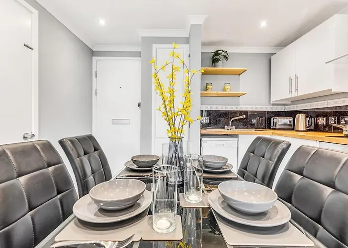 Luxstay Earls Court Apartment - Sleeps Up To 7